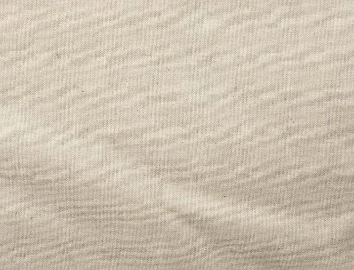 Natūralaus 140 g/m² perdirbto maišelio audinio stambus planas, matoma austo paviršiaus tekstūra, naudojama maišelio korpusui.