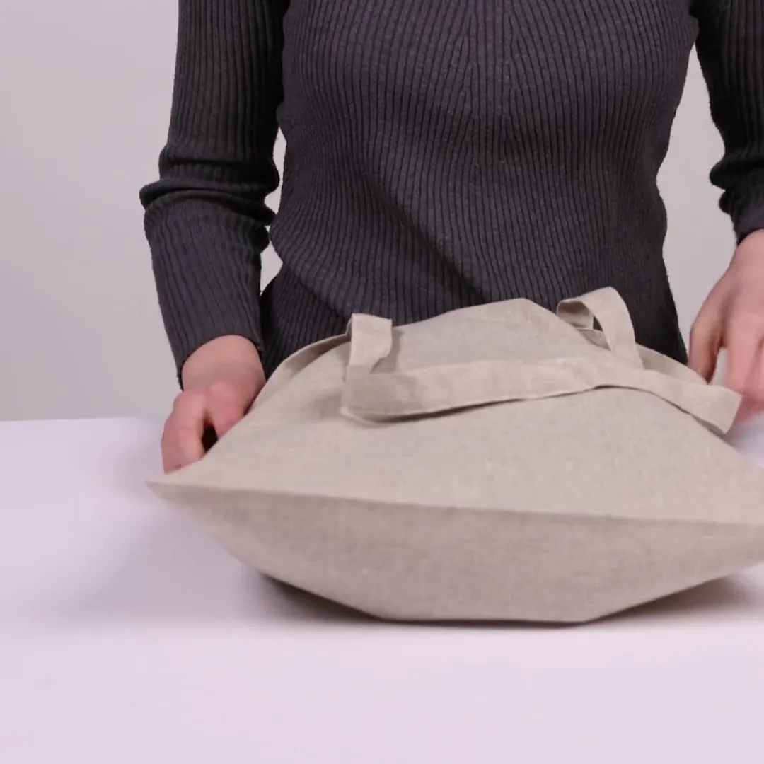 Perdirbtų medžiagų maišelis, 140 g/m², plokščias, šviesiai pilkas - Produkto vaizdo įrašo peržiūra
