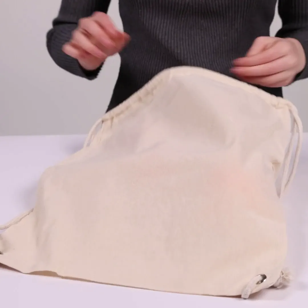 Medvilninė kuprinė su virvele, 140 g/m², 38 × 46 cm, natūrali - Produkto vaizdo įrašo peržiūra