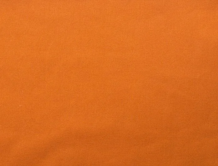 Oranžinio 140 g/m² medžiaginio maišelio iš medvilnės audinio stambus planas, kuriame matyti austo paviršiaus tekstūra, naudojama maišelio korpusui.
