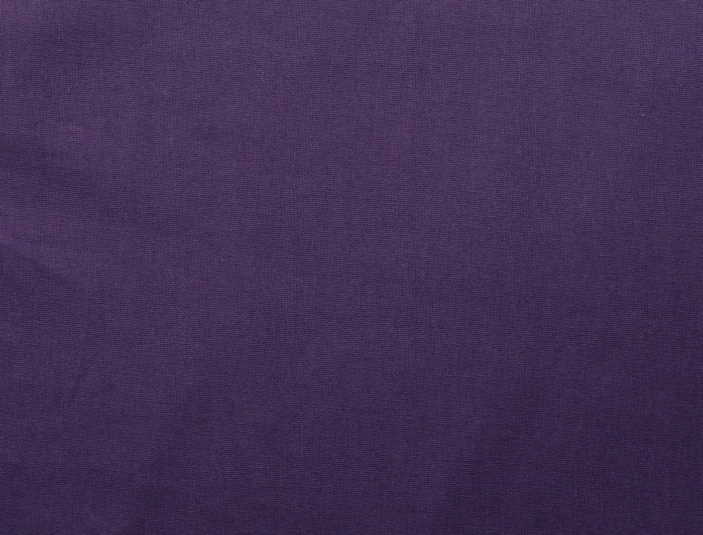 Violetinio 140 g/m² medžiaginio maišelio iš medvilnės audinio stambus planas, matyti austo paviršiaus tekstūra, naudojama maišelio korpusui.