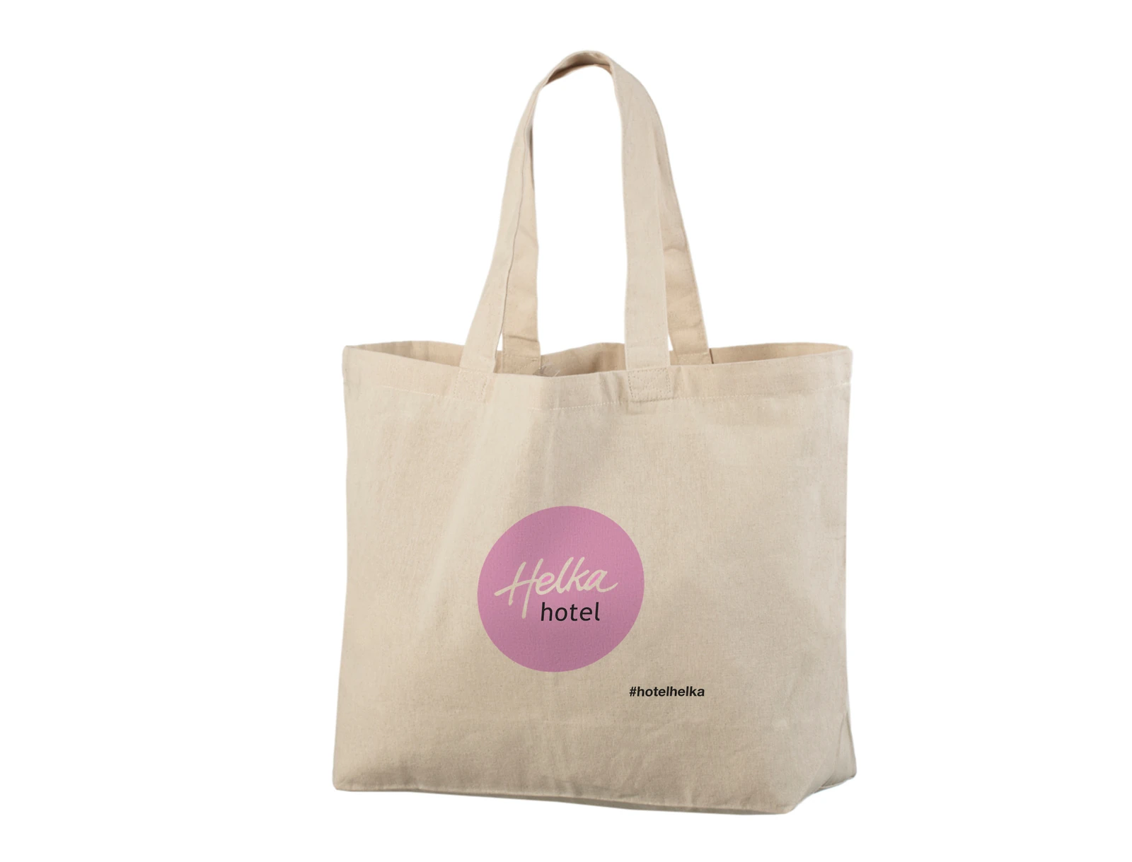 Saco XL de algodão natural com marca rosa Helka hotel e #hotelhelka a preto por baixo.